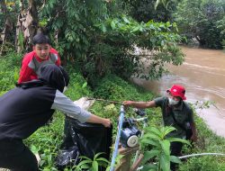 Bersihkan Bantaran Sungai Rantau, Para Milenial Kumpulkan Tiga Truk Sampah