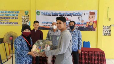 16 Milenial Ikuti Pelatihan Barber Shop