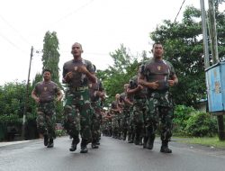 Latihan Fisik, Prajurit TNI Kelilingi Kota Rantau