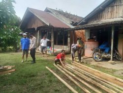 Gotong Royong Bedah Rumah Warga