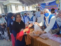 Meriahkan Pasar Murah, IWAPI Tapin Jual Minyak Goreng Harga Tiarap