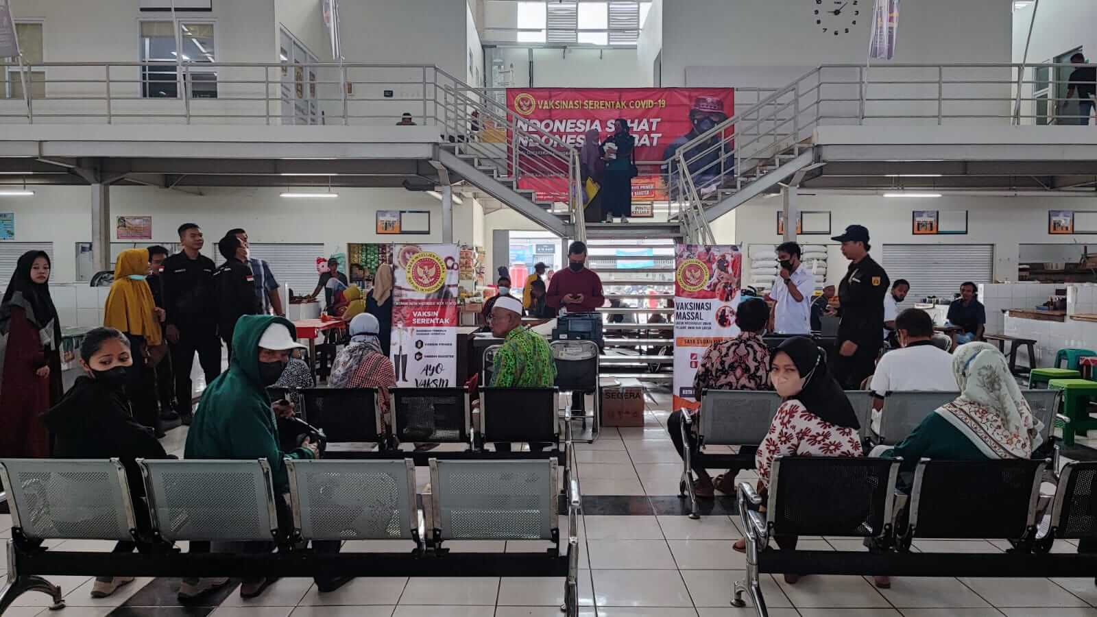 Dukung Transisi Dari Pandemi Ke Endemi, Bin Daerah Kalsel Gelar Vaksinasi Massal Di Pasar Bauntung Banjarbaru