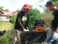 Milenial Bersihkan Bantaran Sungai Tapin