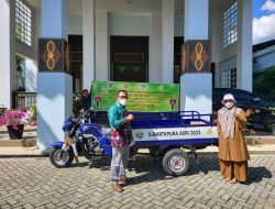 Peduli Lingkungan, PT BRE Berikan Satu Unit Kendaraan Roda Tiga