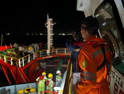 Kapal SPOB Ratu Yamani Terbakar Diperairan Taboneo, Tim Gabungan Lakukan Evakuasi