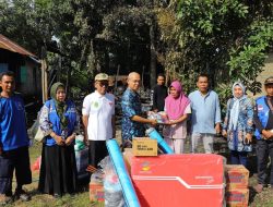 Datangi Korban Kebakaran di Desa Shabah, Sekda Tapin Serahkan Bantuan dan Usulkan Bedah Rumah